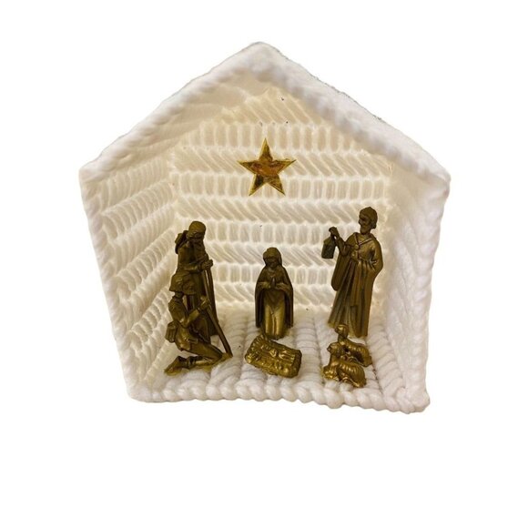 Vintage Cross Stitch Dimensional Manger Nativity Set Tabletop 3.5"h x 3"w Plasti - Picture 1 of 13